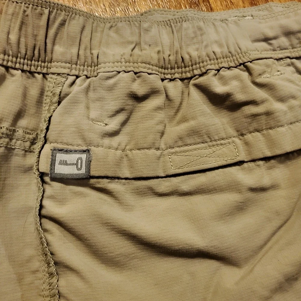 The North Face Cargo Shorts Mens 2XL XXL Beige Hiking Outdoors Nylon Lightweight